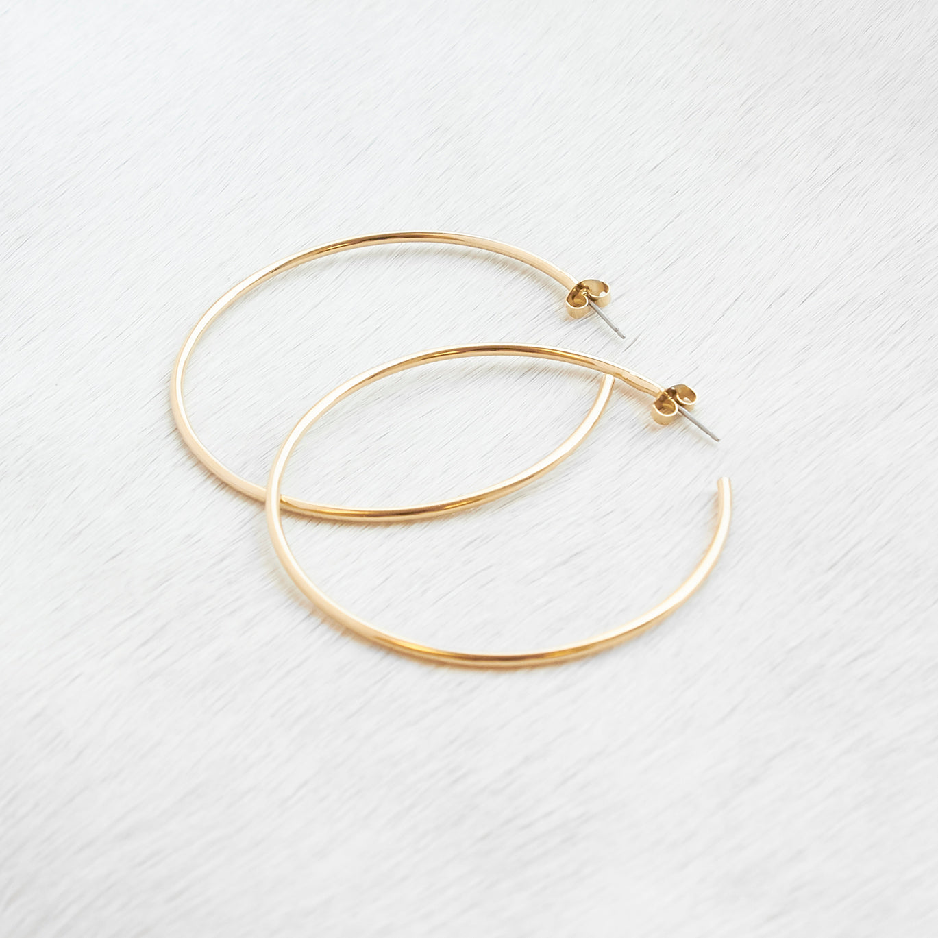 14K Gold Aurelia Classic Thin Hoops