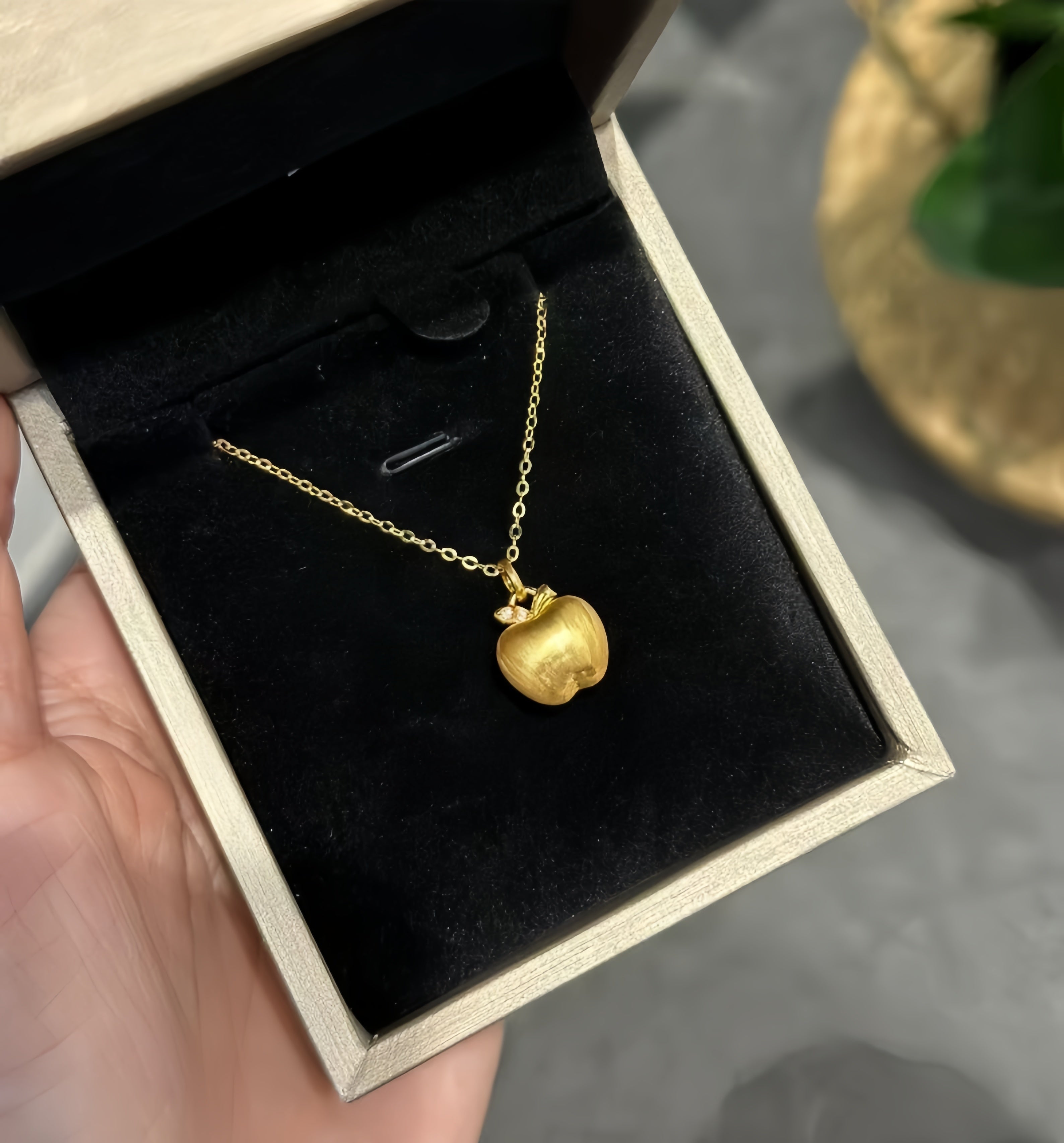 14KGOLD Apple Charm Necklace